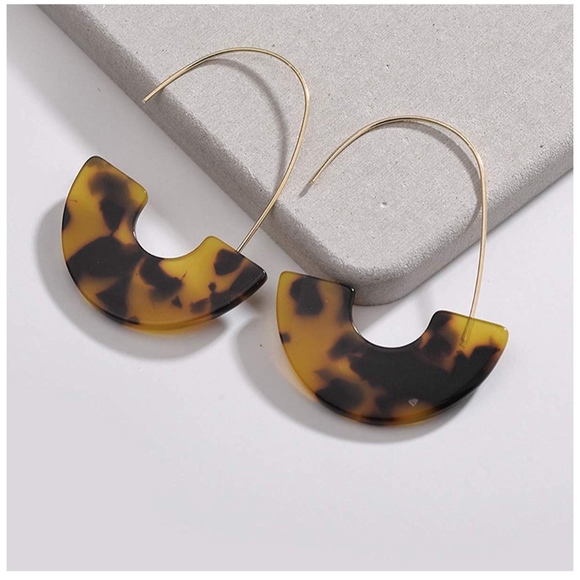 2/$20 BaubleBar Style Tortoise Hoops Earring - Picture 4 of 5